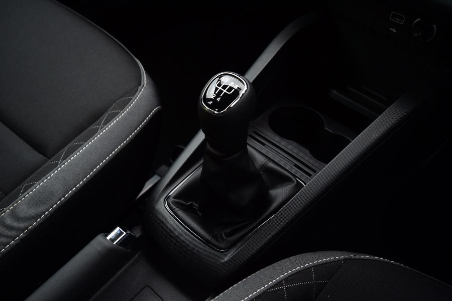 Детали интерьера Skoda Fabia Colour Edition (NJ) 2018 года  (UK) (фото 9 из 12)